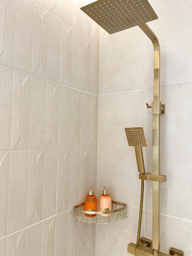 Stylish & Chic With Hot Tub * Perth