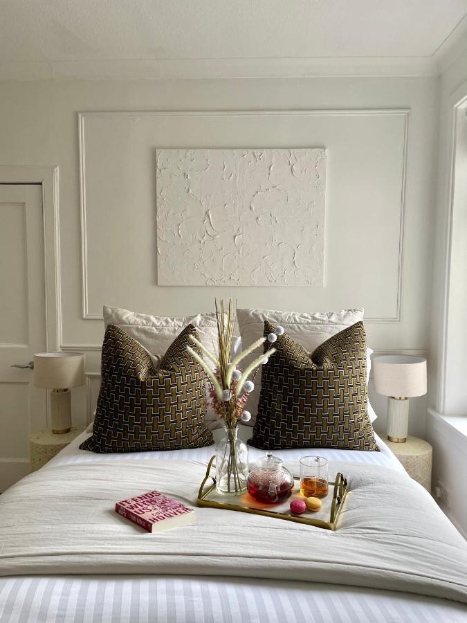 Stylish & Chic With Hot Tub Apartment Perth